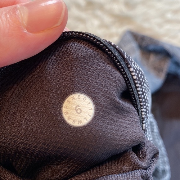 Lululemon Pace Rival Crop in Formation Alpine White Black sz 6 - Picture 13 of 13